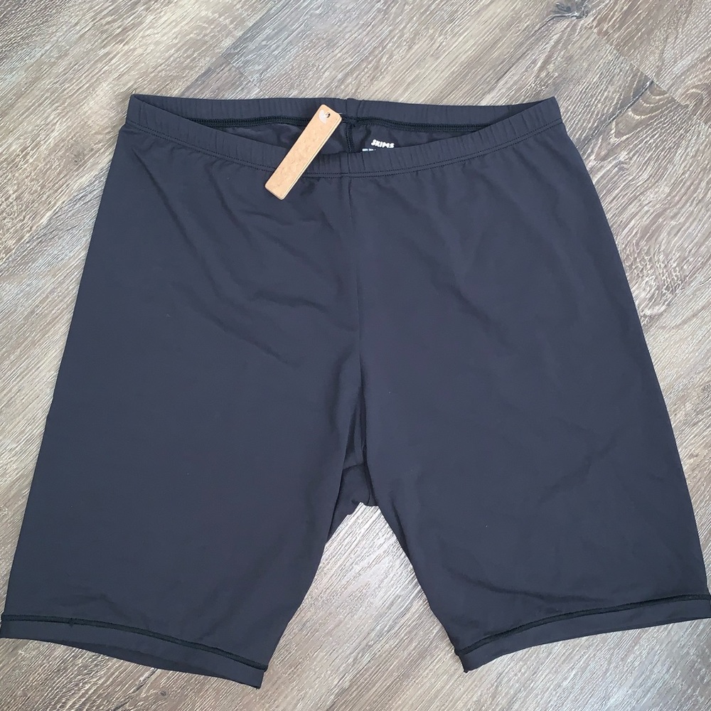SKIMS fits everybody bike short